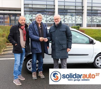 Val Touraine Habitat fait don d'une voiture à l'association Solidarauto !